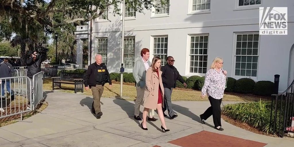 Buster Murdaugh Arrives At South Carolina Court For Father Alex ...