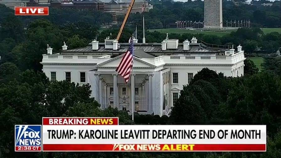 Karoline Leavitt leaving her position at the White House