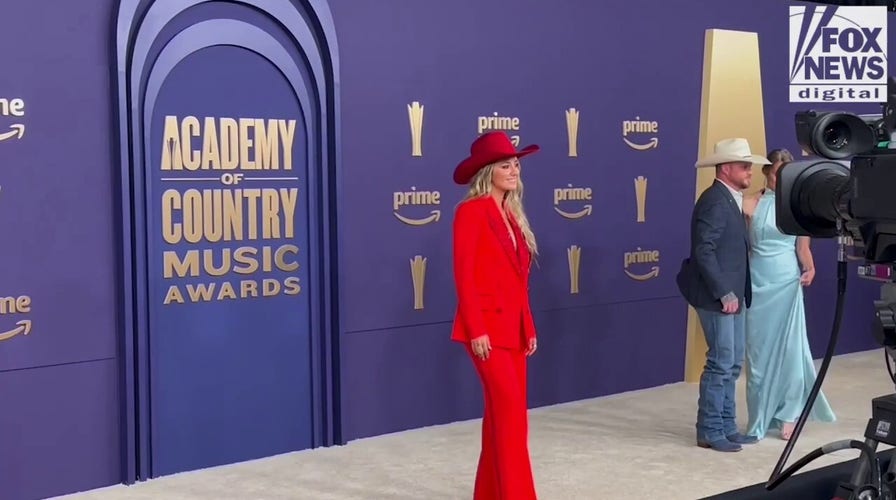 Lainey Wilson walks the red carpet at the 2024 ACM Awards