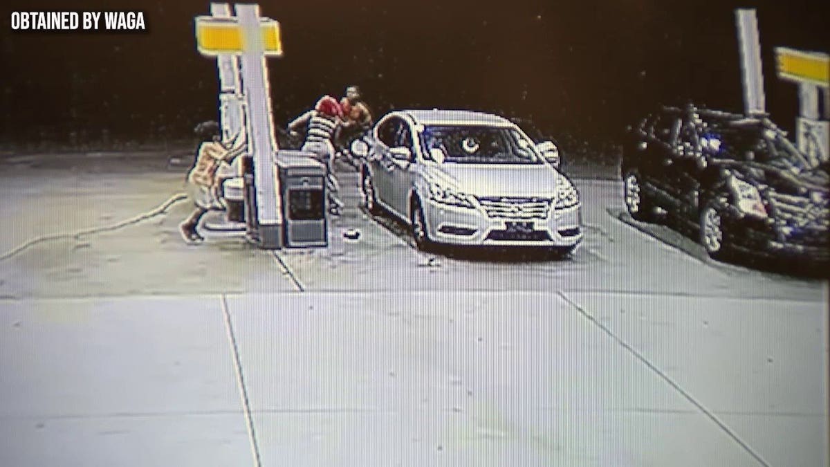 foxnews.com - Greg Wehner - Georgia mother fights off alleged child snatcher with gas pump in surveillance video