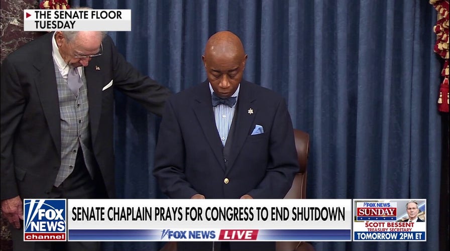 Senate chaplain prays for end to government shutdown