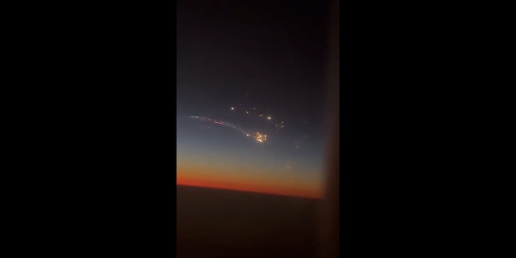 Plane passengers witness SpaceX Starship explosion during flight