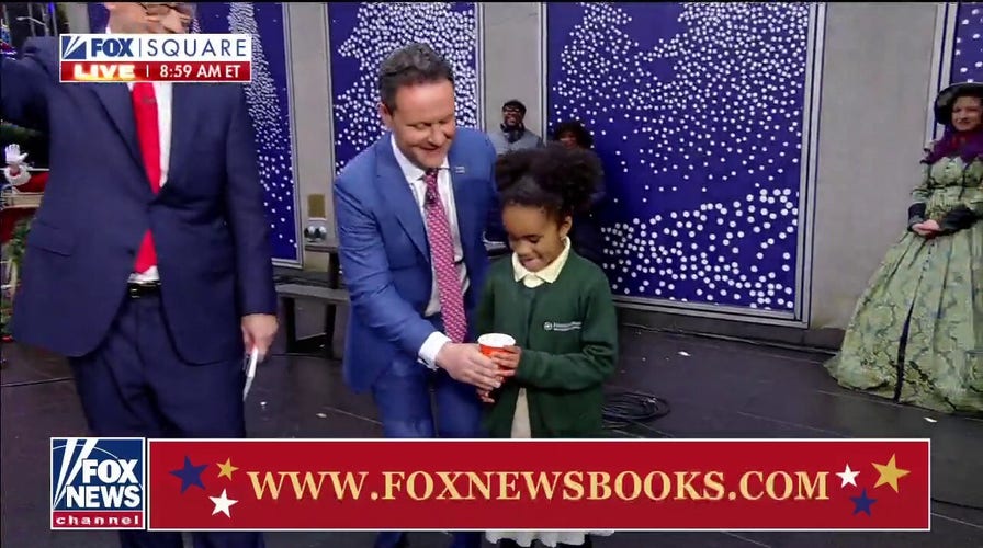 Christmas magic comes to 'Fox & Friends'