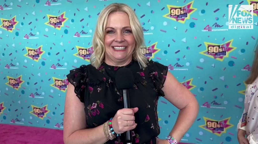 Melissa Joan Hart loves seeing all the 'TV families' at 90s con
