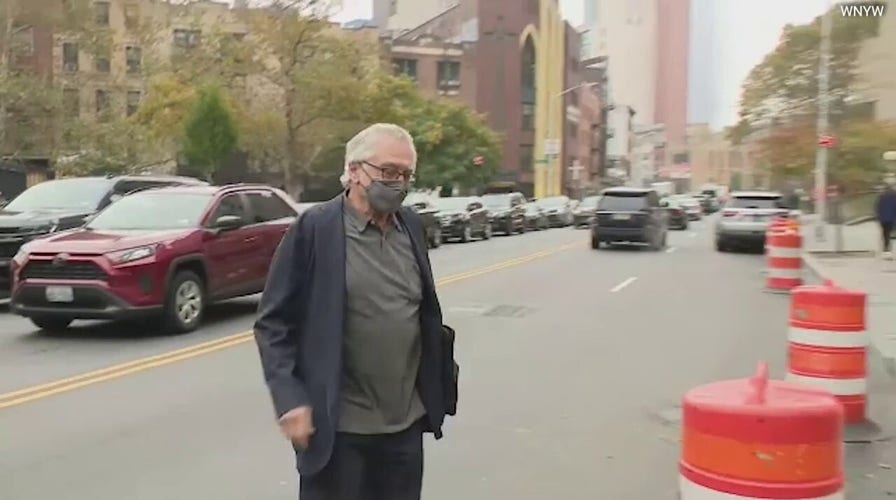 Robert De Niro arriving to court in New York City
