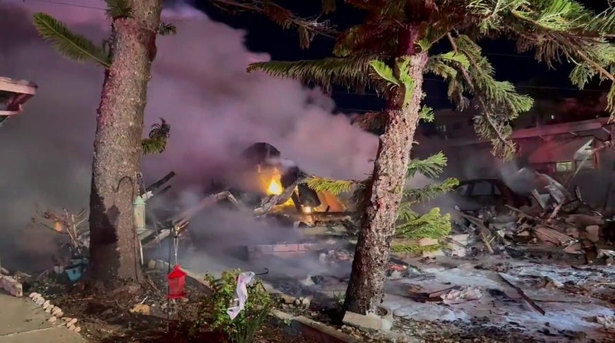 Small plane crashes into Florida mobile home park