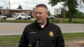 Former Arkansas police chief who escaped prison still on the run 72 hours later: officials