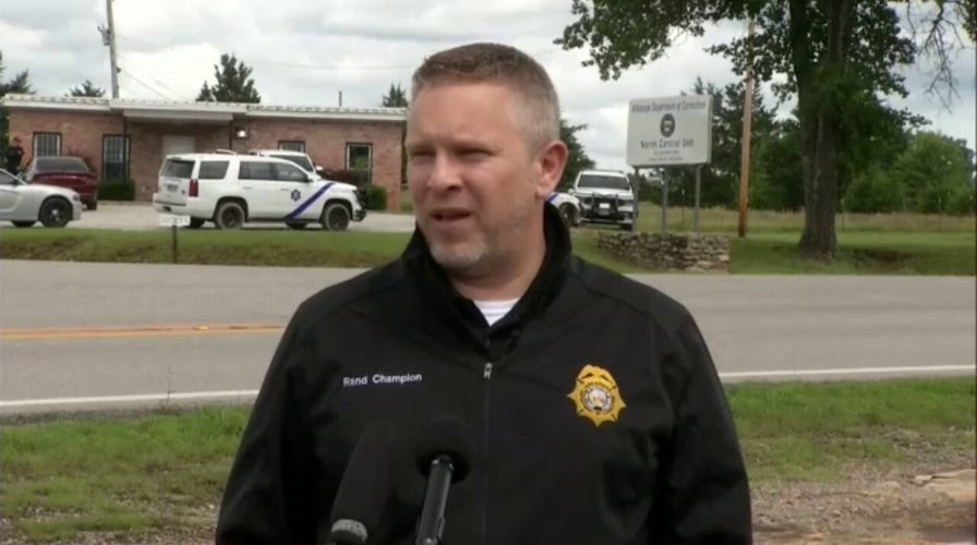 Former Arkansas police chief who escaped prison still on the run 72 hours later: officials