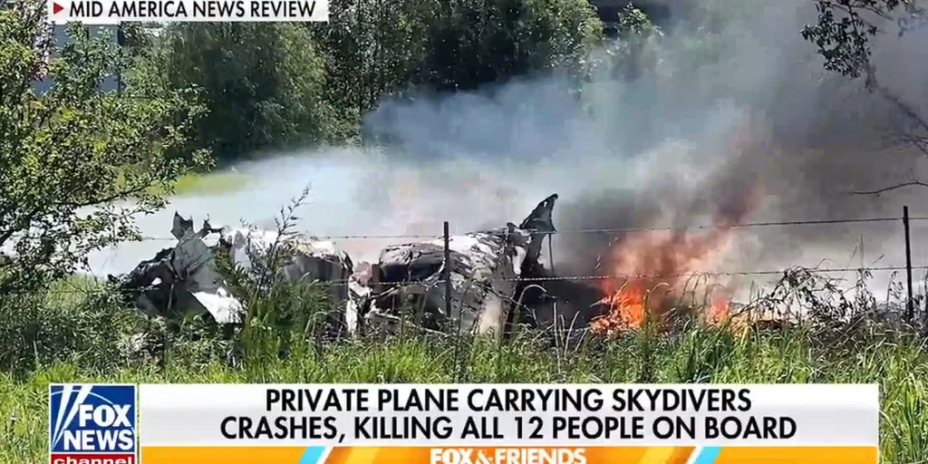 Plane crash in Missouri kills 11 skydivers and pilot