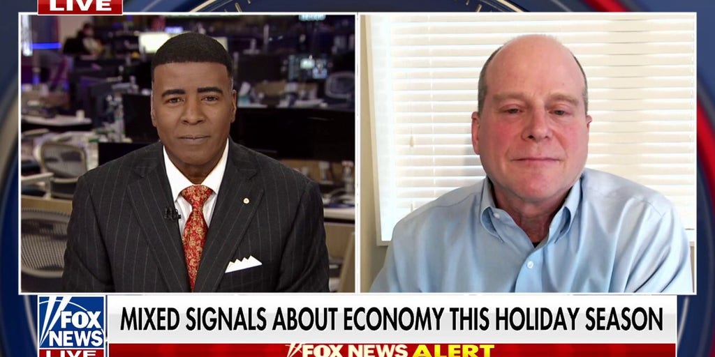 Holiday spending a 'tale of two holidays' amid mixed signals on economy