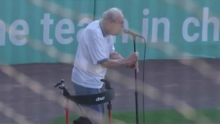 96-year-old WWII veteran sings national anthem
