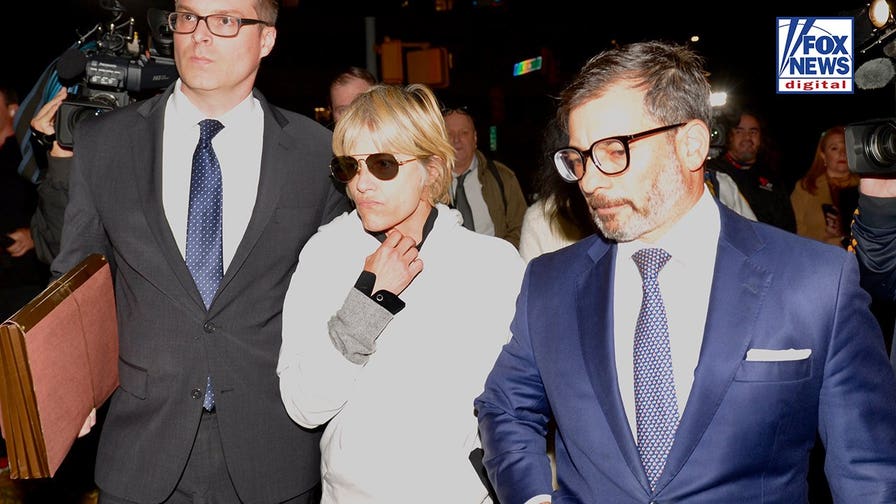 Selma Blair exits Queens Criminal Court