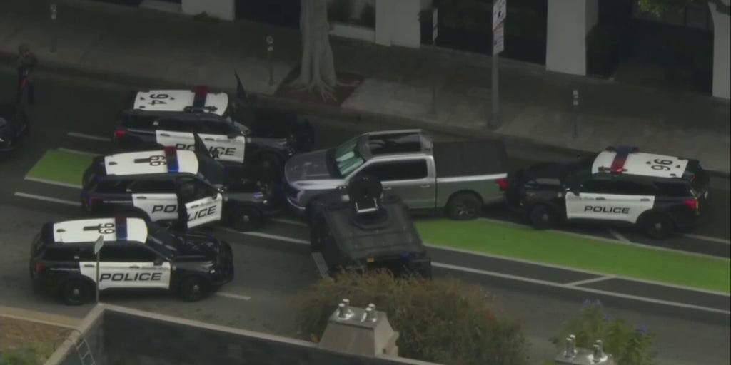 WATCH: Rideshare driver sparks chase, 8-hour standoff with passenger trapped
