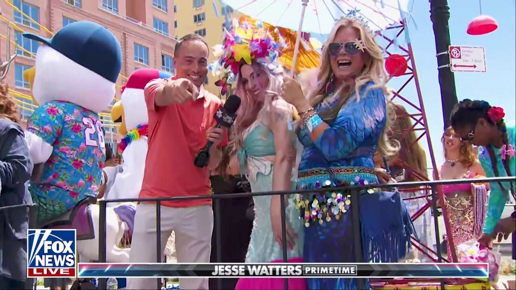 'Jesse Watters Primetime' swims with the mermaids