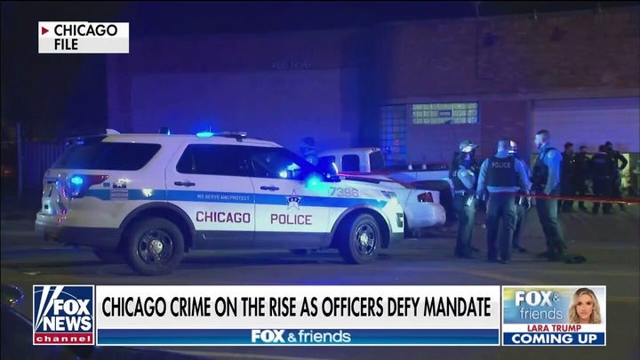 Chicago crime increases as police officers defy vaccine mandate