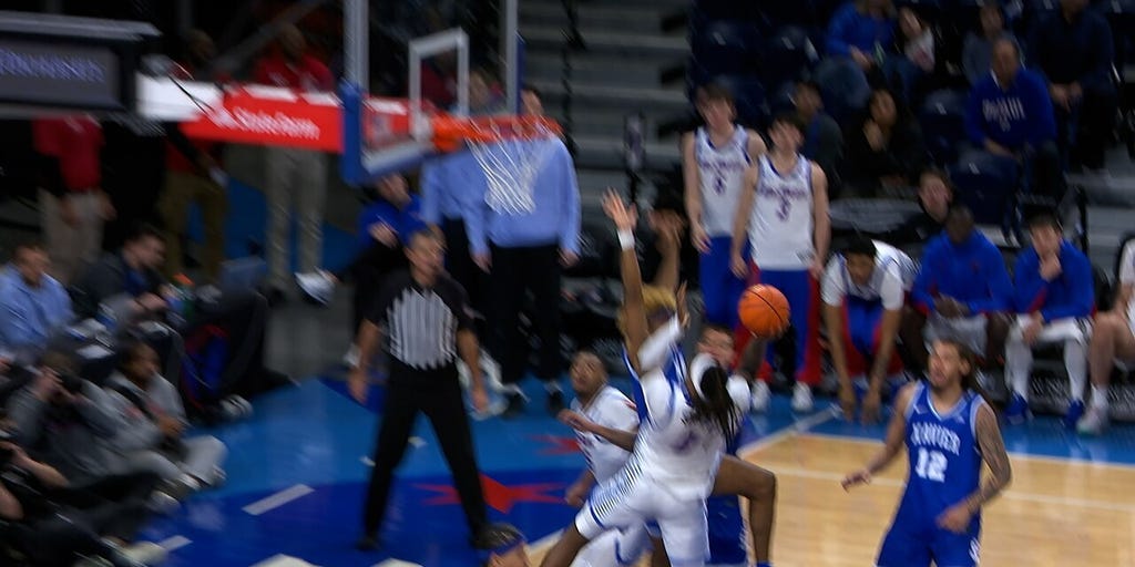 Brandon Maclin drives middle for TOUGH finish and the foul, giving DePaul the lead over Xavier
