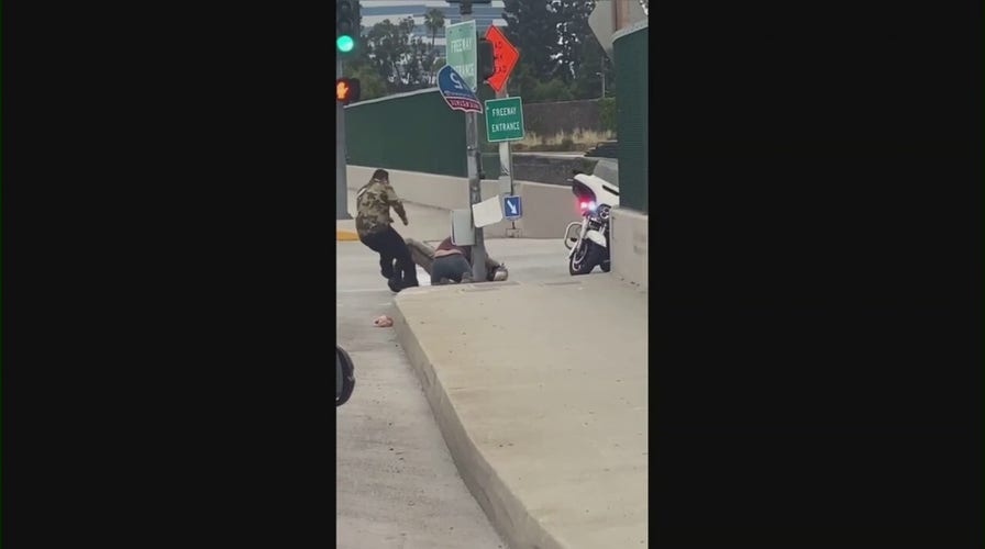Bystanders spring into action to help motorcycle cop during attack