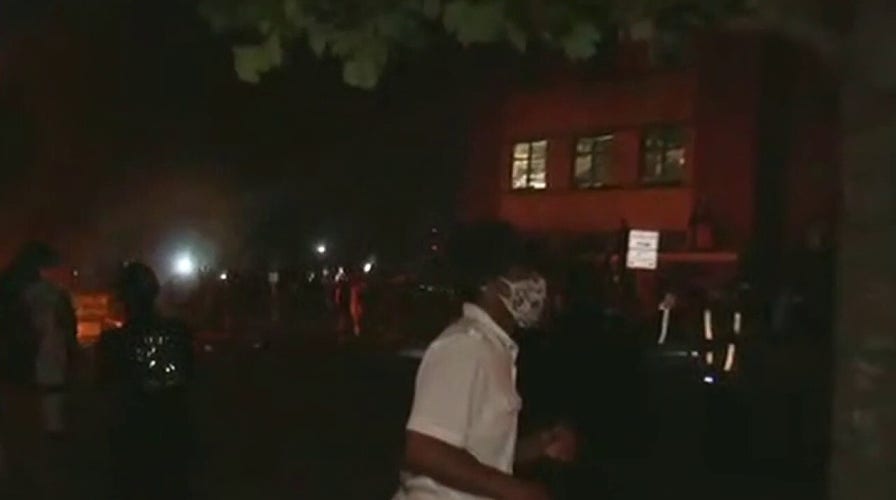 Minneapolis police officers appear to abandon Third Precinct building