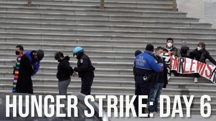 VER AHORA: HUNGER STRIKE DAY 6: Activists 'escalate' action, arrested on US Capitol steps