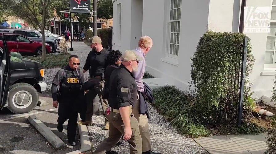 Alex Murdaugh is escorted into South Carolina Courthouse following evacuation