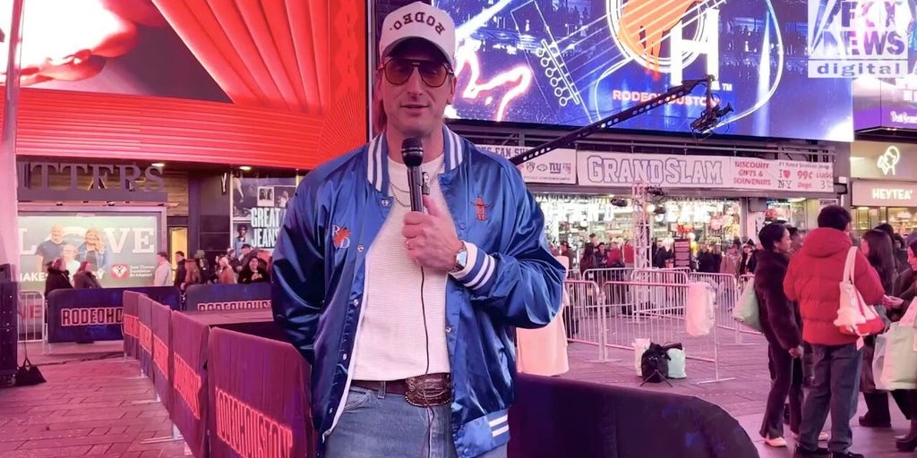 Russell Dickerson says country music took over Times Square ahead of RodeoHouston moment