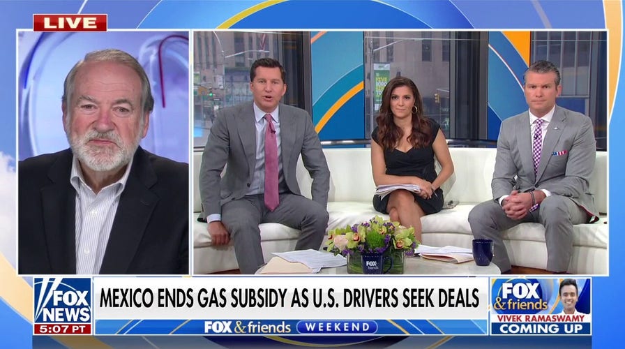 Mike Huckabee: There are two kinds of people who immigrate to the US