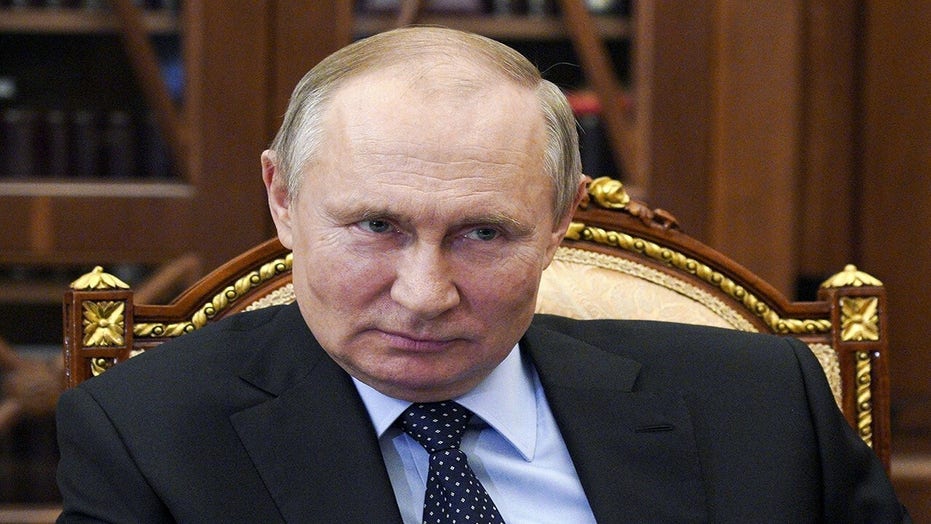 바이든, 푸틴, 우크라이나 긴장 고조에 화상 통화