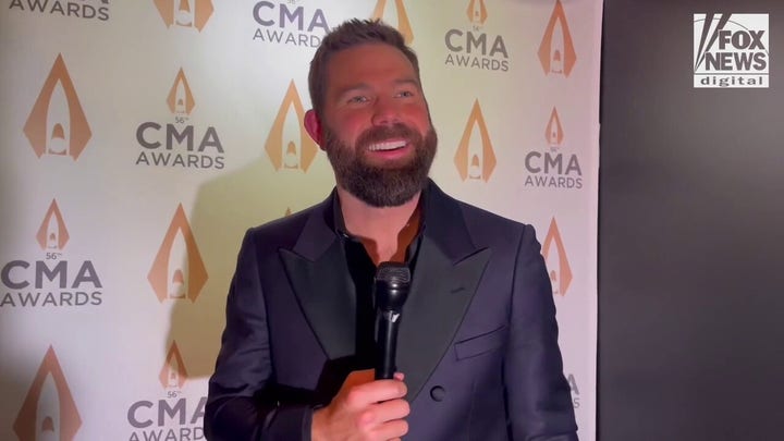 CMAs 2022: Lainey Wilson on winning Female Vocalist of the Year, walking  with dad on carpet: 'A dream
