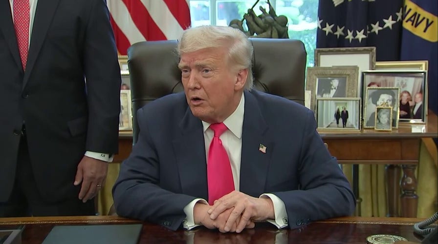 Trump talks Smithsonian review, calls for museums to 'fairly' represent US history