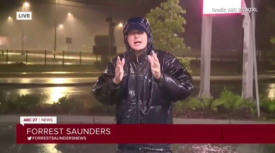 Florida city loses power during live report