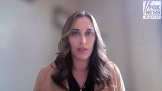 La candidata demócrata al Senado por Arkansas su propio camino, alejándose de las figuras más destacadas del partido