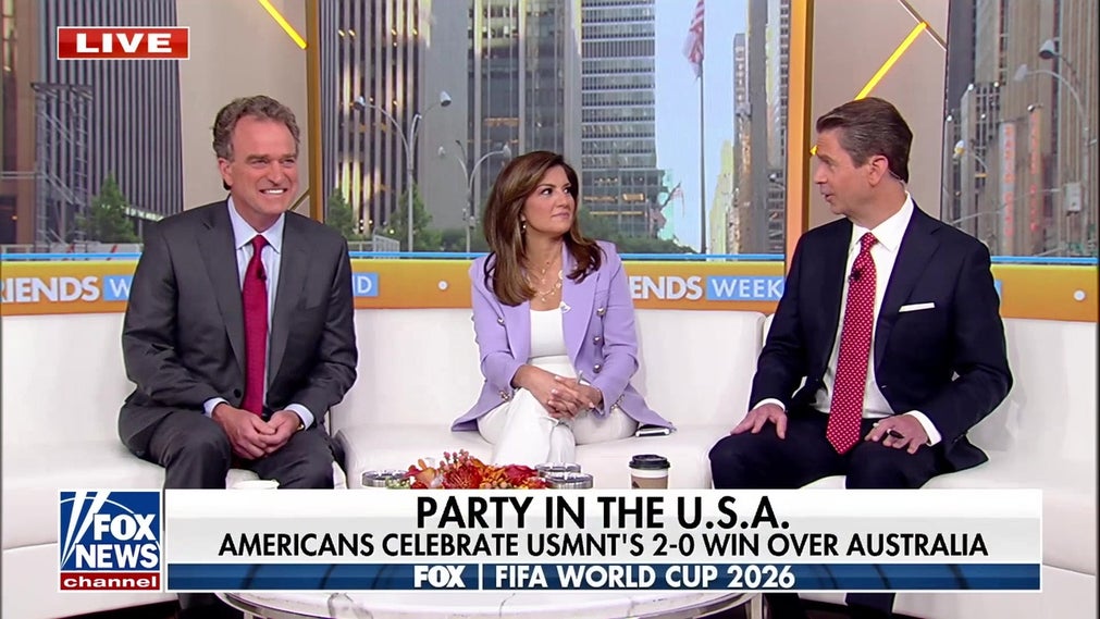 'Fox & Friends' co-hosts celebrate American cuisine and ranch dressing's global appeal