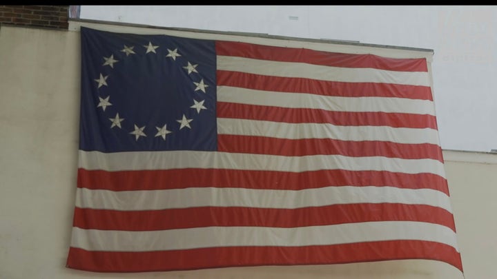 Betsy Ross y la creación de la primera bandera de Estados Unidos