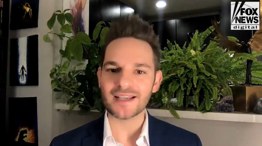 Celebrity astrologer Kyle Thomas breaks down Taylor Swift and Travis Kelce's sun signs