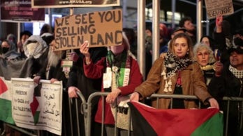 Hundreds of protesters target Manhattan synagogue with antisemitic chants