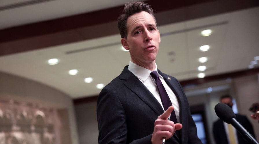 Sen. Josh Hawley confronts ABC News reporter about getting Supreme Court talking points from the White House