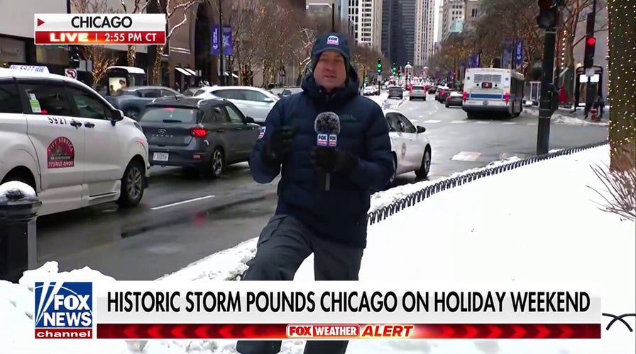 Historic wintertime tempest impacts Chicago and the Midwest, implicit 1400 flights cancelled astatine O’Hare