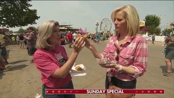 Sen. Ernst and Shannon Bream try deep fried foods at the Iowa state fair
