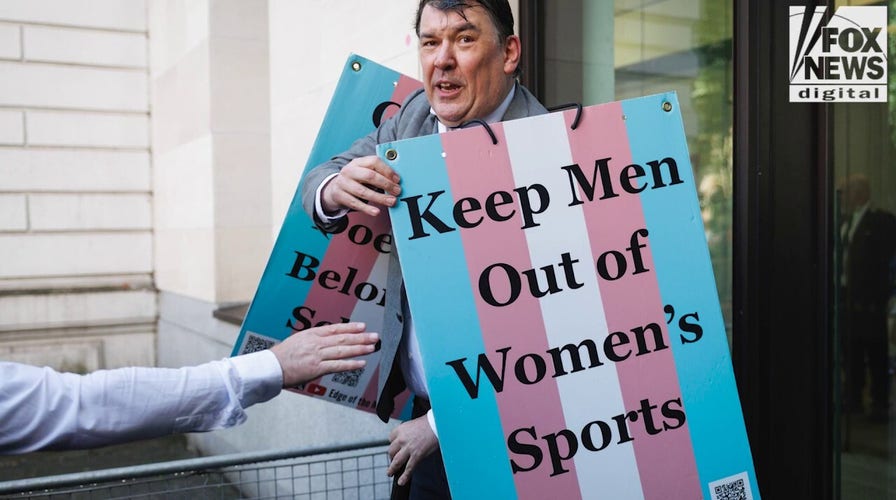 Comedy writer Graham Linehan warns about UK silencing speech after arrest