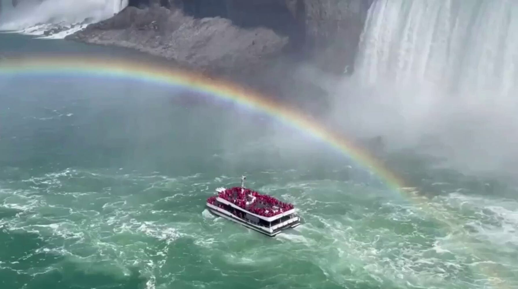 Niagara Falls Surprises Visitors with a Majestic Rainbow