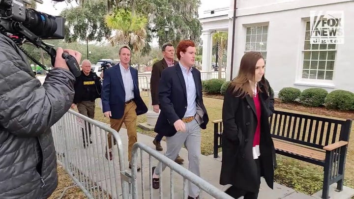 Buster Murdaugh arrives at South Carolina courthouse 