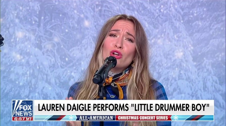 Lauren Daigle performs 'Little Drummer Boy'