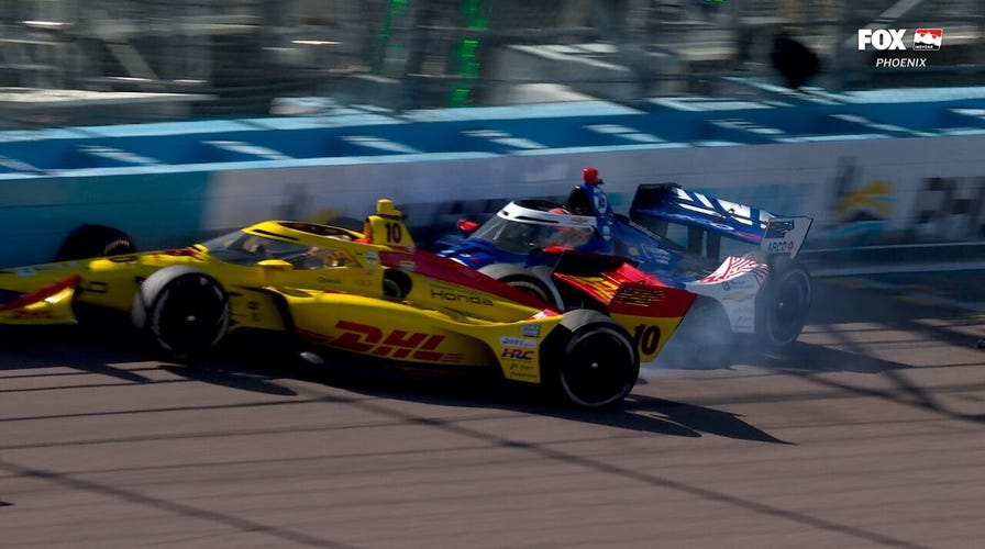 Alex Palou is OUT of the race at Phoenix after wreck 🏁 INDYCAR on FOX