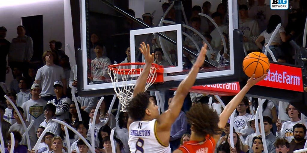 Keaton Wagler with a SMOOTH finish for a 3-PT play, No. 13 Illinois extends lead over Northwestern