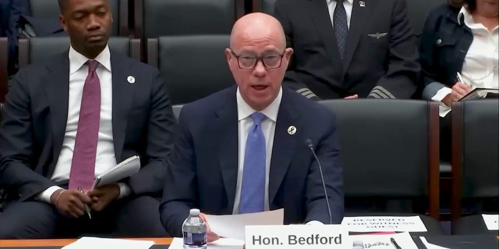 FAA chief calls for agency to ‘evolve’ and ‘keep pace with innovation’