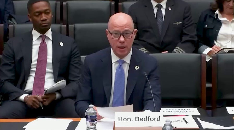 FAA chief calls for agency to ‘evolve’ and ‘keep pace with innovation’