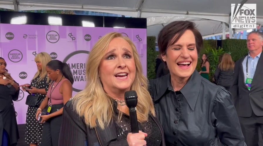 Melissa Etheridge reveals what song she likes to sing in the shower