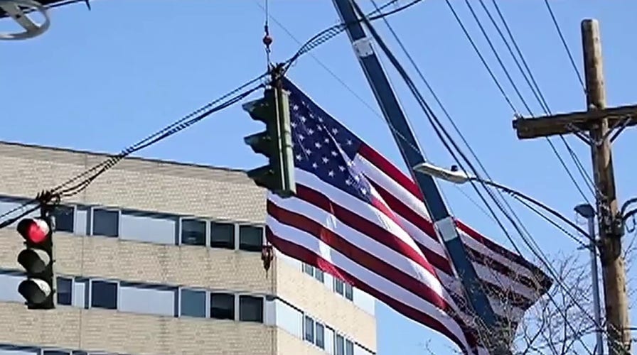 Tree service hangs giant US flag, 'thank you' sign at hospitals during coronavirus crisis