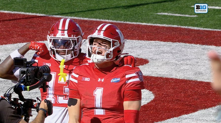 Wisconsin's Colton Joseph takes QB keeper for 47-yard TD vs Michigan State