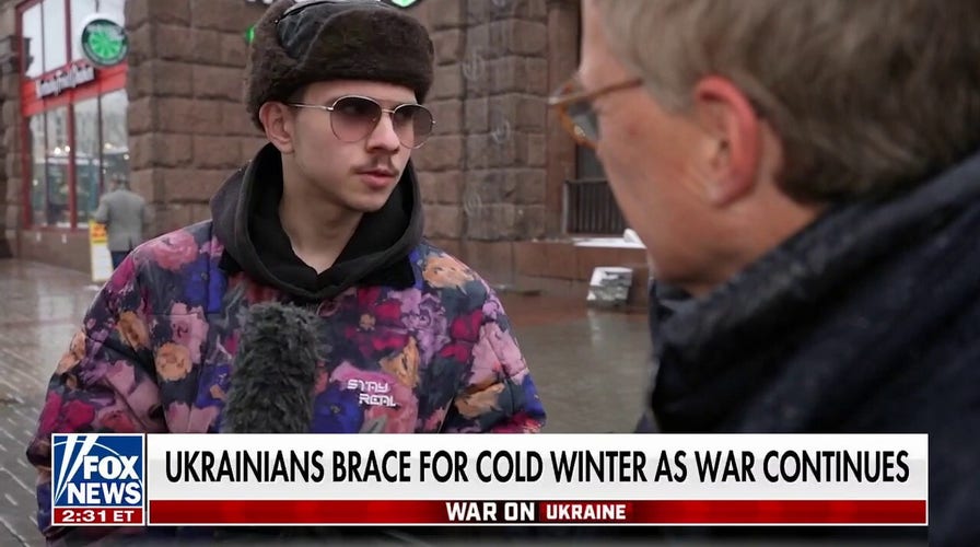 Ukrainians brace for long winter amid power outages 